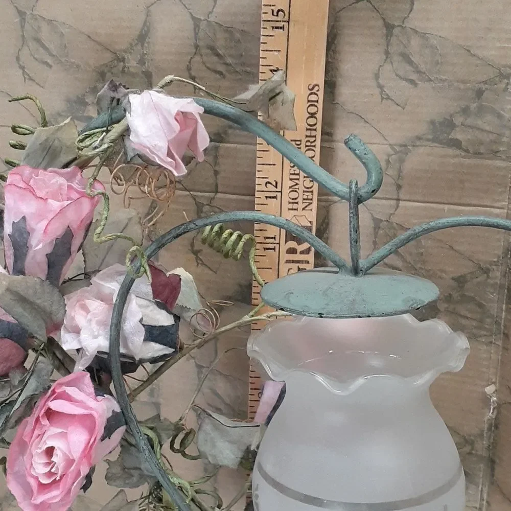 -‎ Verde Green metal hanging heart candlelight with pink roses.